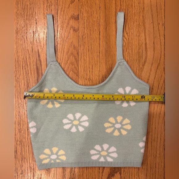 Altar'd State with white and yellow daisy patterns Green Floral Knit Crop Top XS - Picture 5 of 7